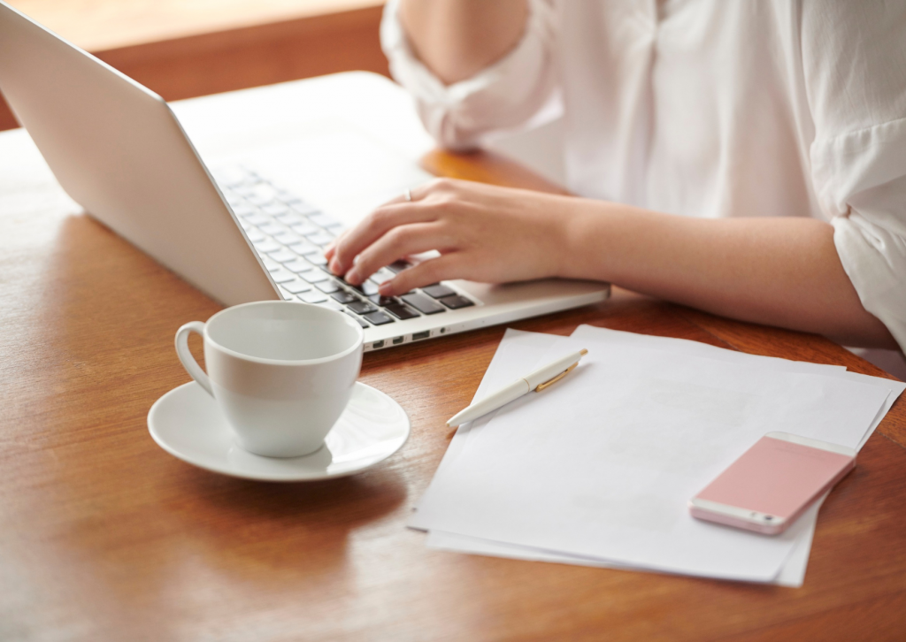 Online Ordnungscoaching für Familien – strukturierter Alltag am Laptop mit persönlicher Begleitung